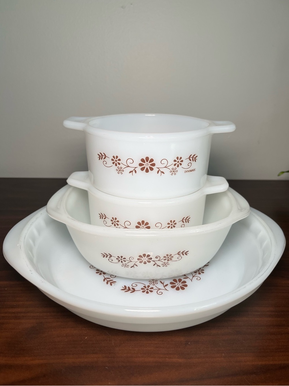 Dynaware 4-Piece Milk Glass Bakeware Set | Brown Floral Ovenware | Daisy brown